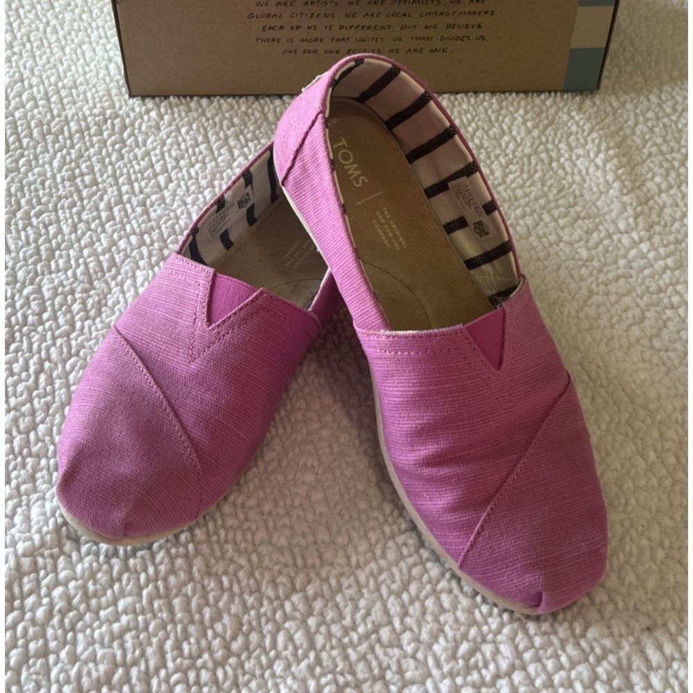 Tom's Women's Size 9.5 Classic Red Plum Heritage Canvas Shoes in Box‎